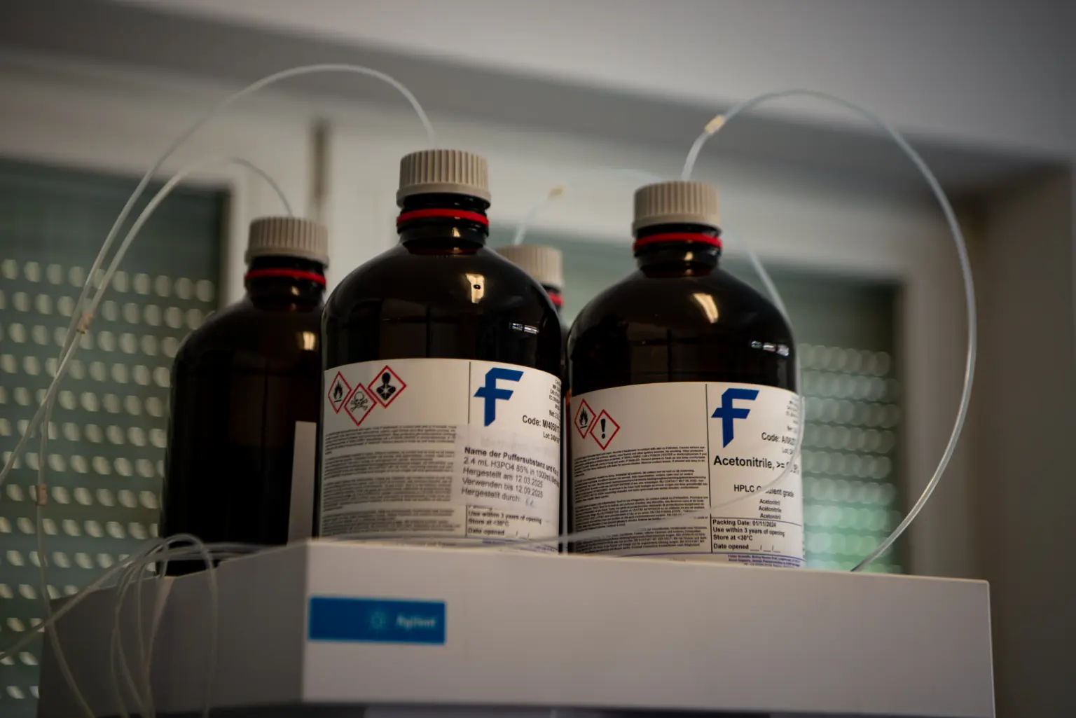 UnaveraChemLab Aaron Chemistry DSC3928